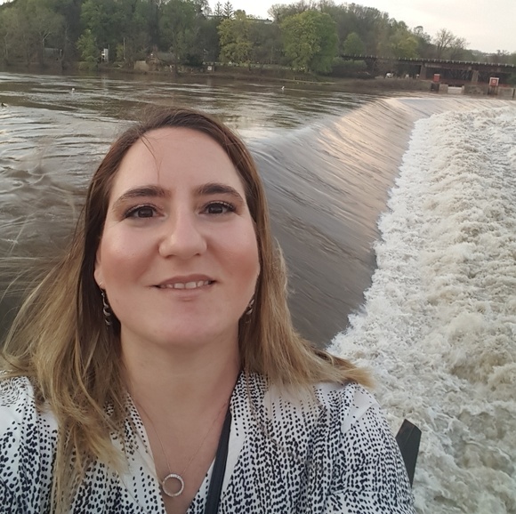 Meet your Posher, Sandra - Picture 2 of 2